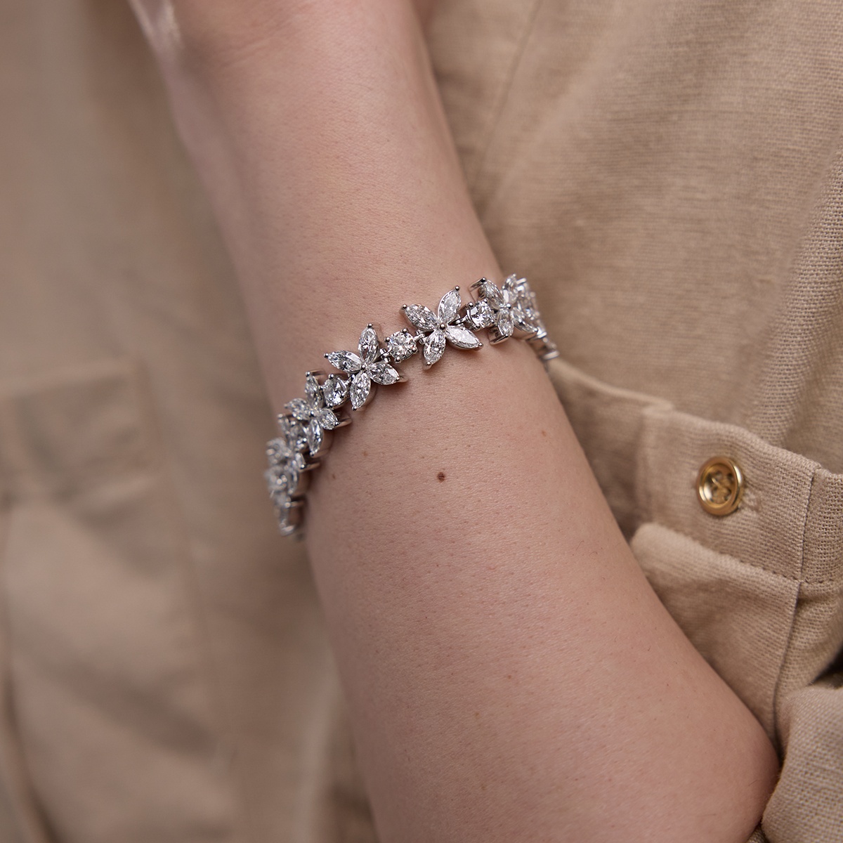 17 7/8 ctw Marquise Lab Grown Diamond Flower Fashion Bracelet - 7
