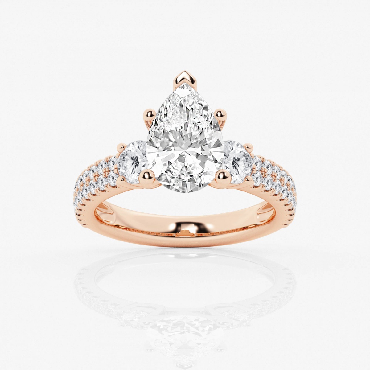 3 formas de usar un anillo de compromiso y uno de boda